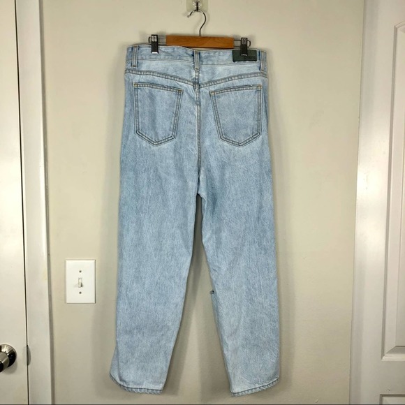 Carmar Galexia Hermia Straight Leg Jeans Cut Out Chain Knee Light Wash Size 27 - Picture 11 of 14